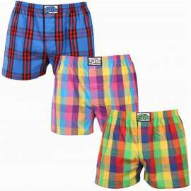 3PACK pánske trenky Styx klasická guma nadrozmer viacfarebné (3E010205) 5XL, trenírky.
Doprajte si štýl a pohodlie s pánskymi šortkami Styx v pestrých farbách a originálnom dizajne.
Mäkký materiál pre celodenné pohodlie
Šortky Styx sú vyrobené zo 100 % bavlny, ktorá ponúka mäkkosť a priedušnosť aj pri celodennom nosení.
Originálny dizajn a pohodlné nosenie
Šortky Styx vnesú do vášho šatníka hravosť a jedinečný štýl vďaka odvážnym farbám a originálnym potlačiam.
Prečo si zaobstarať šortky Styx?

Vyrobené v Českej republike s dôrazom na kvalitu a precíznosť.


Materiál zo 100 % bavlny pre mäkkosť a pohodlie.


Originálne a zábavné vzory, ktoré vás odlíšia.

Kvalita z Českej republiky, to je spodná bielizeň Styx
Spodná bielizeň Styx sa kompletne vyrába v Českej republike.
Ako sa starať o šortky Styx
Ak chcete zachovať kvalitu a pohodlie svojich šortiek, postupujte podľa týchto pokynov:

Pranie: Perte pri maximálnej teplote 30 °C, aby ste zachovali intenzívne farby a mäkkosť bavlny.


Sušenie: Neodporúčame sušenie v bubnovej sušičke, radšej ich nechajte voľne uschnúť na vzduchu.


Žehlenie: Šortky môžete žehliť pri nízkej teplote, aby mali hladký vzhľad.

Tip: Staňte sa expertom na údržbu spodnej bielizne vďaka tipom v našom článku a doprajte svojim obľúbeným kúskom starostlivosť, akú si zaslúžia.