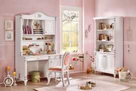 Malá študentská pracovňa carmen - biela.

 

Študovňa Carmen určite poteší všetky dievčatá s citlivou romantickou dušou.

 

Nábytok z kolekcie Carmen je vyrobený z kvalitného lamina, MDF a masívneho dreva.

 

Malá študentská pracovňa Carmen sa skladá z týchto prvkov:  


	Veľká knižnica Carmen - 96x186x42cm (š, v, h)
	Písací stôl s nástavcom Carmen - 117x194x61 (š, v, h)


 

Všetok nábytok patriaci do kolekcie Carmen nájdete nižšie v súvisiacich produktoch.