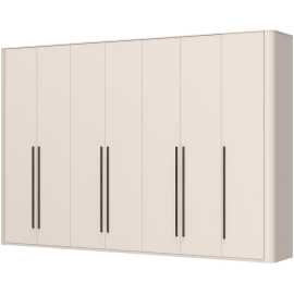 Sedemdverová šatníková skriňa renfri - kašmír.

 

Interiér skrine je premyslený do posledného detailu a štýlizovaný do textilného dekoru.

 

Renfri nie je len šatníková skriňa; je to dizajnový prvok, ktorý harmonicky spája vzhľad s praktickými detailmi pre každodenný komfort. Jemný mat v kašmírovej farbe pôsobí nadčasovo, zatiaľ čo unikátne kovové úchytky imitujúce vzhľad kože pridávajú skrini osobitý nádych.

 

Skriňu ľahko zladíte s ďalšími prvkami kolekcie Renfri a vytvoríte harmonický celok v jednotnom kašmírovom odtieni s akcentom Midnight Copper.

 

Rozmery šatníkovej skrine Renfri sú 333x225x56cm (š,v,h)

 

Ďalší nábytok z kolekcie Renfri nájdete v súvisiacich produktoch.