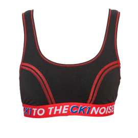 Dámska podprsenka CK ONE čierna (QF5931E-001) L.
Hľadáte podprsenku, ktorá je IN, je pohodlná a hodí sa na športové či voľnočasové aktivity?
  
Dámska podprsenka Calvin Klein je špeciálne vyvinutá na šport, ale oceníte ju aj na voľnočasové aktivity.
Čo sa prania týka - doporučujeme ju prať na 30°C a sušiť ju v sušičke na nízku teplotu, inak sa môže stať, že už podprsenku nebude možné nosiť - viac sa dozviete nižšie v klasických informáciách o produkte.