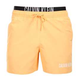 Pánske plavky Calvin Klein oranžové (KM0KM00992-SAN) L.
Chcete vyzerať štýlovo a zároveň si užívať maximálne pohodlie?
Ľahký a funkčný materiál vám zaručí pohodlie
Plavky sú vyrobené z ľahkého polyesteru, ktorý rýchlo schne a je veľmi odolný.
Pohodlný strih na každú príležitosť
Plavky Calvin Klein majú kratšie nohavičky, takže vás neobmedzujú a nechajú vyniknúť vaše nohy.
Prečo by vám plavky Calvin Klein nemali chýbať v šatníku

Prémiový dizajn: Luxusný vzhľad s ikonickým logom Calvin Klein.
Rýchloschnúci materiál.
Perfektný strih: Krátke nohavičky a elastický pás so šnúrkou na stiahnutie sa vám prispôsobia a zabezpečia maximálnu voľnosť pohybu.

Spodnú bielizeň Calvin Klein milujú ľudia na celom svete
Pánska spodná bielizeň Calvin Klein patrí k stáliciam módneho priemyslu.
Ako sa starať o svoje plavky?
Aby vám plavky vydržali ako nové, je dôležité venovať im správnu starostlivosť:

Pranie: Odporúča sa pri 30 °C s jemným pracím prostriedkom.
Sušenie: Nie je vhodné sušiť v bubnovej sušičke - najlepšie je nechať ich uschnúť na vzduchu.
Žehlenie: Nežehlite, materiál sa prirodzene vyrovná.

Tip: Výber plaviek, ktoré vám dokonale padnú a zvýraznia váš štýl, môže byť behom na dlhé trate.