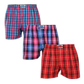 3PACK Caleçons pour hommes Styx caoutchouc classique multicolore (3A093134) M.
Offrez-vous du style et du confort avec les shorts pour hommes Styx aux couleurs vives et aux motifs originaux.
Matière souple pour un confort tout au long de la journée
Le short Styx est fabriqué en 100 % coton, ce qui lui confère douceur et respirabilité, même lorsqu'il est porté toute la journée.
Un design original et une coupe confortable
Le short Styx apportera de la gaieté et un style unique à votre garde-robe grâce à ses couleurs audacieuses et ses imprimés originaux.
Pourquoi acheter des shorts Styx ?

Fabriqués en République tchèque, ils mettent l'accent sur la qualité et la précision.


Matière 100 % coton pour plus de douceur et de confort.


Des dessins originaux et amusants qui vous démarqueront.

La qualité de la République tchèque, c'est le sous-vêtement Styx.
Les sous-vêtements Styx sont entièrement fabriqués en République tchèque.
Comment entretenir les shorts Styx
Pour préserver la qualité et le confort de vos shorts, suivez les conseils suivants :

Blanchisserie: Laver à une température maximale de 30 °C pour conserver l'intensité des couleurs et la douceur du coton.


Séchage: Nous ne recommandons pas de les sécher dans le sèche-linge, mais plutôt de les laisser sécher à l'air libre.


Repassage: Pour un aspect plus lisse, vous pouvez repasser le short à basse température.

Conseil : Devenez un expert de l'entretien de la lingerie grâce aux conseils de notre article et donnez à vos pièces préférées le soin qu'elles méritent.
