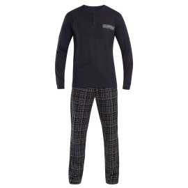 Herren Schlafanzug Nedeto mehrfarbig (NP004) M.
Entdecken Sie die perfekte Kombination aus Komfort und Eleganz mit dem Herrenpyjama von Nedeto.
Hochwertiges Material für perfekten Komfort
Die Pyjamas von Nedeto bestehen aus 100% Baumwolle, die ein angenehmes Gefühl auf der Haut, Weichheit und natürliche Atmungsaktivität garantiert.
Schlichtes und modernes Design, das beeindruckt
Die Herrenpyjamas von Nedeto kombinieren elegante, gedeckte Farben mit stilvollen Details wie einer bunten Tasche oder einem Kordelzug im Bund.
Warum sollten Sie sich für einen Pyjama von Nedeto entscheiden?

100% Baumwolle: Es garantiert Komfort und Qualität.


Elegantes Design: Eine stilvolle Kombination aus gedeckten Farben und modernen Details.


Universell einsetzbar: Ideal zum Schlafen und Faulenzen zu Hause.

Tschechische Dessous Nedeto wird Ihnen passen
Für Nedeto Unterwäsche legen wir unsere Hand ins Feuer, denn sie gehört zu unseren Eigenmarken, daher schenken wir ihr maximale Aufmerksamkeit.
Wie pflegt man den Nedeto Schlafanzug für Männer?
Damit Ihr neuer Pyjama lange in Form bleibt, empfehlen wir Ihnen, die folgenden Hinweise zu beachten.

Wäscherei: Waschen Sie Schlafanzüge bei maximal 40°C, damit sie weich bleiben und ihre Farben behalten.


Trocknen: Nicht im Wäschetrockner trocknen - wir empfehlen, den Pyjama an der Luft trocknen zu lassen.


Bügeln: Falls erforderlich, bei mittlerer Hitze bügeln.

Tip: Werden Sie mit den Tipps in unserem Artikel zum Experten für die Pflege von Dessous und geben Sie Ihren Lieblingsstücken die Pflege, die sie verdienen.