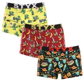 3PACK Moške boksarice Styx art sportna guma večbarvne (3G13198) XL.
Privoščite si udobje, ki traja ves dan, z moškimi boksericami Styx v klasični barvi.
Kakovosten material za največje udobje
Boksarice so izdelane iz vrhunske mešanice bombaža in umetnih vlaken.
Praktična zasnova in češka natančnost
Boksarice Styx imajo krajše noge, ki se nikjer ne zvijajo in vam omogočajo največjo svobodo gibanja.
Zakaj izbrati boksarice Styx

Češka kakovost: Zasnovan in izdelan je na Češkem, kar zagotavlja vrhunsko kakovost izdelave.
Vrhunski materiali: Kombinacija bombaža, modala in elastana za največje udobje.
Univerzalno oblikovanje: Krajše noge in elegantne športne elastike za vsako priložnost.

Spodnje perilo Styx je eno izmed najbolj priljubljenih
Češka blagovna znamka Styx je med kupci znana predvsem po kratkih hlačah z novimi vzorci v živahnih barvah.
Kako pravilno skrbeti za bokserje Styx?

Pralnica: Perite pri 30 °C z blagim pralnim sredstvom, da material ostane mehak in udoben.
Sušenje: Ni priporočljivo sušiti v sušilnem stroju, za ohranitev oblike bokserjev pa jih sušite na zraku.
Likanje: Po potrebi likanje izvajajte na nizki temperaturi, da ohranite mehkobo materiala.

Nasvet: Postanite strokovnjak za vzdrževanje spodnjega perila z z nasveti v našem članku in svojim najljubšim kosom zagotovite nego, ki si jo zaslužijo.