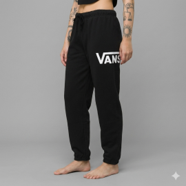 Vans Take It Easy Sweatpant XL. Vans-style cool  Dámske tepláky Vans Take It Easy sú vytvorené pre maximálne pohodlie bez kompromisov v oblasti štýlu. Čierna farba, jednoduchý strih a ikonické logo Vans vytvárajú kúsok, ktorý si zamilujete doma, vonku aj na cestách. Výhody  Mäkký materiál vyrobený z 84 % bavlny a 16 % polyesteru. Elastický pás so šnúrkou na stiahnutie pre pohodlné nosenie. Manžety na nohaviciach držia tvar a perfektne sedia. Štýlové logo Vans na ľavej nohavici.   Tepláky, ktoré skvele vyzerajú a ešte lepšie sa nosia. Hodia sa ku všetkému od mikiny až po crop top. Skvelá voľba pre každého, kto má rád štýl a pohodlie v jednom.