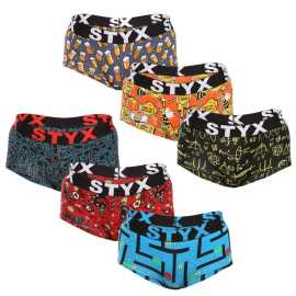 6PACK dámske nohavičky Styx art s nohavičkou viacfarebné (6IN12697124) M.
Dopraj si pohodlie, ktoré ťa bude baviť každý deň.
Kvalitný bavlnený materiál pre pohodlie po celý deň
Dámske nohavičky Styx sú vyrobené z príjemnej zmesi bavlny a elastanu.
Originálny dizajn a pohodlný strih s nohavičkami
Výrazné farby a originálne motívy nohavičiek Styx sú hravé a dodajú tvojmu štýlu potrebnú dávku odvahy a originality.
Prečo si obľúbiš dámske nohavičky Styx

Vysoký podiel bavlny zaisťuje priedušnosť a príjemný pocit na pokožke.
Strih s nohavičkami poskytuje väčšie pohodlie a obmedzuje zarezávanie.
Česká výroba zaručuje kvalitné spracovanie a dlhú životnosť.

Kvalita z Česka, to je spodná bielizeň Styx
Spodná bielizeň Styx je kompletne vyrobená v Českej republike.
Ako sa starať o dámske nohavičky Styx
Aby si nohavičky čo najdlhšie zachovali svoj tvar, pružnosť a výrazné farby, odporúčame dodržiavať nasledujúce pokyny.

Pranie: Nohavičky perte maximálne na 30 °C.
Sušenie: Nohavičky nie sú vhodné do sušičky.
Žehlenie: Nohavičky nežehlite.

Tip: Nájdenie toho správneho kúska spodnej bielizne, ktorý ti perfektne sedí, je niekedy náročné.