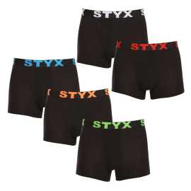 5PACK Herren Klassische Boxershorts Styx sportlicher Gummizug schwarz (5G9602) M.
Entdecken Sie Komfort und Stil mit den Styx Boxershorts für Männer, die für den modernen Mann entworfen wurden.
Hochwertige Materialmischung für Ihren Komfort
Die Boxershorts sind aus einer Mischung aus Baumwolle und Kunstfasern gefertigt.
Ein Design, das zu Ihrem Stil passt
Die schwarzen Boxershorts von Styx haben einen sportlichen Gummibund mit einem markanten Logo, das nicht nur gut aussieht, sondern auch fest sitzt.
Warum sollten Styx Boxershorts in Ihrem Kleiderschrank nicht fehlen?

Hochwertige Mischung aus Baumwolle und Modal: Es garantiert Weichheit, Atmungsaktivität und Haltbarkeit.
Sportlich gewebter Gummi: Sieht gut aus, hält bequem und drückt nicht.
Tschechische Produktion: Garantie für Qualität und präzise Verarbeitung.

Qualität aus der Tschechischen Republik, das ist Styx-Unterwäsche
Die Unterwäsche von Styx wird vollständig in der Tschechischen Republik hergestellt.
Pflegehinweise für Styx-Boxershorts

Wäscherei: Waschen Sie die Boxershorts bei einer Temperatur von maximal 30 °C, damit das Material seine Elastizität und Weichheit beibehält.
Trocknen: Ein Trockner wird nicht empfohlen.
Bügeln: Sie können die Boxershorts bei einer niedrigen Temperatur bügeln.

Tip: Werden Sie ein Experte für die Pflege von Unterwäsche mit den Ratschlägen in unserem Artikel und geben Sie Ihren Lieblingsstücken die Pflege, die sie verdienen.