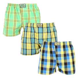 3PACK pánske trenky Styx klasická guma viacfarebné (3A100215) XXL, trenírky.
Doprajte si štýl a pohodlie s pánskymi šortkami Styx v pestrých farbách a originálnom dizajne.
Mäkký materiál pre celodenné pohodlie
Šortky Styx sú vyrobené zo 100 % bavlny, ktorá ponúka mäkkosť a priedušnosť aj pri celodennom nosení.
Originálny dizajn a pohodlné nosenie
Šortky Styx vnesú do vášho šatníka hravosť a jedinečný štýl vďaka odvážnym farbám a originálnym potlačiam.
Prečo si zaobstarať šortky Styx?

Vyrobené v Českej republike s dôrazom na kvalitu a precíznosť.


Materiál zo 100 % bavlny pre mäkkosť a pohodlie.


Originálne a zábavné vzory, ktoré vás odlíšia.

Kvalita z Českej republiky, to je spodná bielizeň Styx
Spodná bielizeň Styx sa kompletne vyrába v Českej republike.
Ako sa starať o šortky Styx
Ak chcete zachovať kvalitu a pohodlie svojich šortiek, postupujte podľa týchto pokynov:

Pranie: Perte pri maximálnej teplote 30 °C, aby ste zachovali intenzívne farby a mäkkosť bavlny.


Sušenie: Neodporúčame sušenie v bubnovej sušičke, radšej ich nechajte voľne uschnúť na vzduchu.


Žehlenie: Šortky môžete žehliť pri nízkej teplote, aby mali hladký vzhľad.

Tip: Staňte sa expertom na údržbu spodnej bielizne vďaka tipom v našom článku a doprajte svojim obľúbeným kúskom starostlivosť, akú si zaslúžia.