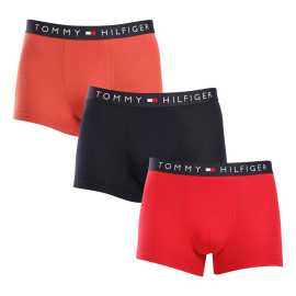 3PACK pánske boxerky Tommy Hilfiger viacfarebné (UM0UM03180 0RW) XL, trenky.
Doprajte si nadčasový štýl a špičkový komfort s pánskymi boxerkami od značky Tommy Hilfiger.
Prémiový materiál pre maximálne pohodlie
Boxerky Tommy Hilfiger sú vyrobené z jemnej, na dotyk veľmi príjemnej bavlny s prímesou elastanu, ktorý im dodáva pružnosť a dlhú životnosť.
Ikonyický štýl a precízny strih
Boxerky majú dlhšie nohavičky, ktoré sa nevyhrávajú a poskytujú dostatočné zakrytie a komfort.
Prečo by vám boxerky Tommy Hilfiger nemali chýbať

Prémiová bavlna s elastanom: Mäkká, priedušná a pohodlná na celodenné nosenie.
Dlhšie nohavičky a vyšívaný guma: Stabilita, štýl a žiadne rolovanie.
Elegantný a nadčasový dizajn: Skvelé na každodenné aj špeciálne príležitosti.

Spodná bielizeň Tommy Hilfiger je zárukou najvyššej kvality
Značka Tommy Hilfiger sa stala ikonou amerického obliekania pred takmer 40 rokmi a jej farebnosť v odtieňoch modrej, červenej a bielej je rozpoznateľná na prvý pohľad.
Ako sa starať o boxerky Tommy Hilfiger

Pranie: Per na 30 °C.
Sušenie: Boxerky možno sušiť v sušičke pri nízkej teplote.
Žehlenie: V prípade potreby je možné ich žehliť na nižšiu teplotu.

Tip: Nájdenie ideálneho kúsku spodnej bielizne môže byť niekedy náročné.