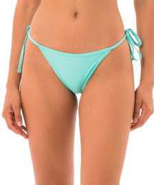 Dámske plavky 69SLAM spodný diel CANDY SPLASH TAHA REVERSIBLE (YLBCPS-PA) XS.
Vnes do svojho dňa na pláži farbu, sebavedomie a hravosť – spodný diel dámskych plaviek 69SLAM vynikajú originálnym dizajnom, lichotivými strihmi a pohodlnými materiálmi.
Funkčné materiály, ktoré s vami držia krok
Plavky sú vyrobené z rýchloschnúcich, odolných a pružných materiálov – kombinácia nylonu a spandexu alebo polyesteru zaisťuje skvelé padnutie, pohodlie pri pohybe a dlhú životnosť.
Materiál je príjemný na dotyk a perfektne sedí, či už sa opaľujete, plávate alebo hráte plážový volejbal.
Ideálne na leto a športové aktivity
Plavky 69SLAM môžete používať:

na plávanie a opaľovanie,
na plážové športy,
v bazéne a na paddleboarde,
na festivaloch alebo pri relaxovaní v záhrade.

O značke 69SLAM
69SLAM je svetoznáma značka z Bali, ktorá prináša slobodu, hravosť a odvahu byť sám sebou do sveta plaviek, spodnej bielizne a voľnočasového oblečenia.
Ako sa starať o plavky

Pranie: Po každom použití ručne vyperte vlažnou vodou.
Sušenie: Nechajte plavky voľne uschnúť na tienistom mieste.
Žehlenie: Plavky nežehlite – vysoké teploty môžu nevratne poškodiť syntetické vlákna (nylon, polyester, spandex).

Tip: Vaše obľúbené spodné prádlo si zaslúži šetrné zaobchádzanie.