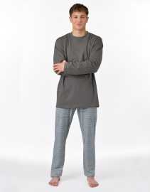 Pánske pyžamo Gino viacfarebná (79193-MxGLxG) L.
Vychutnajte si nerušený spánok v pánskom pyžame Gino, ktoré spája prírodné materiály, pohodlný strih a decentný dizajn.
Prírodný materiál pre maximálny komfort
Pánske pyžamo Gino je vyrobené zo 100 % bavlny, ktorá je ideálnou voľbou pre tvoj pokojný spánok – je priedušná, príjemná na dotyk, odvádza vlhkosť a nedráždi pokožku.
Premyslený strih pre voľnosť pohybu
Toto pyžamo je ideálne na spánok v chladnejších mesiacoch, domáce pohodlie, víkendové leňošenie aj pobyt na chate.
Prečo si pyžamo Gino zaručene obľúbite

100 % bavlna: Priepustný, prírodný materiál šetrný k pokožke.
Dlhé rukávy a nohavice: Perfektná voľba pre chladnejšie obdobie.
Klasický pohodlný guma: Istota, že spodná časť zostane na mieste celú noc.

Spodná bielizeň Gino pre milovníkov kvalitných materiálov
Česká značka spodního prádla Gino je na svete už viac ako 30 rokov a za ten čas si našla mnoho priaznivcov.
Ako sa starať o pánske pyžamo Gino
Aby vaše obľúbené pyžamo vydržalo dlho ako nové, odporúčame dodržiavať nasledujúce tipy na údržbu.

Pranie: Perte na 40 °C jemným pracím prostriedkom bez bielidiel, aby si zachovalo farby a jemnosť.
Sušenie: Pyžamo nie je vhodné do sušičky – vysoké teploty môžu spôsobiť srážanie materiálu.
Žehlenie: Áno, môžete žehliť na strednej teplote vhodnej pre bavlnu.

Tip: Staňte sa odborníkom na údržbu spodnej bielizne vďaka tipom v našom článku a doprajte svojim obľúbeným kúskom starostlivosť, ktorú si zaslúžia.