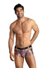 Pánske boxerky Anais viacfarebné (Comics boxer) M, trenky.
Zabudnite na nudu a dodajte svojmu outfitu štipku odvahy aj pod nohavicami!
Príjemný materiál, v ktorom sa budete cítiť dobre
Boxerky Anais sú vyrobené zo zmesi umelých vlákien – to znamená ľahkosť a pružnosť.
Moderný dizajn a štýl pre odvážnych mužov
Toto nie je žiadna nudná spodná bielizeň.
Prečo si boxerky Anais zaručene obľúbite

Odvážny dizajn, ktorý zaujme: Výrazné farby a vzory vás odlíšia od davu.
Ľahký, elastický materiál: Ideálny pre aktívny životný štýl, výborne sedí a odvádza vlhkosť.
Kratšie nohavičky pre maximálnu voľnosť pohybu: Skvelé na teplé dni aj pod úzke nohavice.

Sexy spodná bielizeň Anais pre odvážnych mužov
Značka pánskeho spodného prádla Anais sa špecializuje na výrazné kúsky, ktoré si obľúbia predovšetkým muži, ktorí sa neboja.
Ako sa starať o boxerky Anais
Aby ti tvoje obľúbené boxerky robili radosť čo najdlhšie, odporúčame dodržiavať nasledujúce pokyny na údržbu.

Pranie: Per na maximálne 30 °C.
Sušenie: Nesuš v sušičke.
Žehlenie: Nežehli – materiál je odolný voči pokrčeniu a žehlením by sa mohol poškodiť.

Tip: Vaše obľúbené spodné prádlo si zaslúži jemné zaobchádzanie.