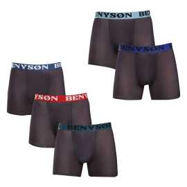 5PACK pánske boxerky Benysøn čierné (7124) XXL, trenky.
Doprajte si luxusný pocit pri každej príležitosti s pánskymi boxerkami Benysøn, ktoré kombinujú elegantný dizajn a vynikajúci komfort.
Prémiový materiál pre náročných mužov
Pánske boxerky Benysøn sú vyrobené z inovatívnej zmesi viskózy a bavlny s elastanom.
Moderný strih s dlhšími nohavicami
Dlhší strih nohavíc poskytuje lepšiu stabilitu a pohodlie pri pohybe.
Prečo vyskúšať boxerky Benysøn

Hladká mäkká viskóza: Príjemná na dotyk a vynikajúca pri odvádzaní vlhkosti.
Dlhšie nohavice: Zabezpečujú lepšiu stabilitu a pohodlie pri pohybe.
Štýlový tkaný elastický pás: Drží na mieste a dodáva boxerkám športový vzhľad.

Spodná bielizeň Benysøn pre náročných mužov
Benysøn je značka, ktorá sa zameriava na to najdôležitejšie – pohodlie, kvalitu a štýl v každodennej jednoduchosti.
Ako sa starať o boxerky Benysøn
Aby vaše obľúbené boxerky zostali dlho v perfektnom stave, odporúčame dodržiavať tieto pokyny na údržbu.

Pranie: Boxerky perte na 30 °C, ideálne naruby.
Sušenie: Sušenie v sušičke sa neodporúča – vysoké teploty môžu poškodiť štruktúru vlákien.
Žehlenie: Nežehlite – viskóza a elastan nepotrebujú žehlenie a teplo by ich mohlo poškodiť.

Tip: Vaše obľúbené spodné prádlo si zaslúži šetrné zaobchádzanie.