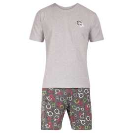 Pánske pyžamo Cornette viacfarebné (326/206) S.
Užite si noc plnú pohodlia a dobrej nálady s pánskym pyžamom Cornette, ktoré vám zlepší náladu na prvý pohľad!
Kvalitný materiál pre maximálne pohodlie
Pyžamový top je vyrobený z príjemnej zmesi bavlny a polyesteru, ktorá je mäkká, priedušná a drží tvar aj po opakovanom praní.
Praktický strih a dizajn, ktorý vás bude baviť
Krátke rukávy a nohavice zabezpečujú príjemnú cirkuláciu vzduchu počas teplejších nocí.
Prečo si vybrať pánske pyžamo Cornette

Vtipný a originálny dizajn.
Kombinácia kvalitnej bavlny a elastického trička.
Ideálne na spanie a domáce pohodlie.

Prečo si vybrať práve Cornette?
Značka Cornette je známa svojimi pohodlnými a vtipnými alebo štýlovo navrhnutými kúskami, ktoré spájajú funkčnosť s dizajnom.
Ako sa starať o pyžamo Cornette
Aby vám pyžamo dlho vydržalo, odporúčame dodržiavať tieto pokyny na údržbu.

Pranie.
Sušenie: Nesušte v bubnovej sušičke - vysoké teploty by mohli poškodiť potlač alebo skrátiť životnosť elastických vlákien.
Žehlenie.

Tip: Staňte sa expertom na údržbu spodnej bielizne vďaka tipom v našom článku a doprajte svojim obľúbeným kúskom starostlivosť, akú si zaslúžia.