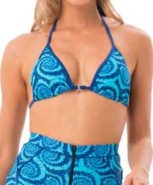 Dámske plavky 69SLAM horný diel CANDY SPLASH GRACE TRIANGLE (XTGCPS-PA) XS.
Horní díly plavek 69SLAM jsou navržené pro ženy, které chtějí spojit pohodlí, funkčnost a jedinečný vzhled.
Kvalitní materiál pro maximální pohodlí
Horní díly plavek jsou vyrobeny z rychleschnoucích, elastických a odolných materiálů – obvykle kombinace nylonu a spandexu nebo polyesteru a elastanu.
Proč si pořídit plavky 69SLAM?

Originální designy, které tě odliší na pláži i u bazénu.
Pohodlné a funkční střihy, které skvěle padnou a neomezují v pohybu.
Kvalitní materiály, které rychle schnou, drží tvar a vydrží mnoho sezón.
Značka s charakterem – 69SLAM je pro ženy, které milují svobodu, barvy a nebojí se být samy sebou.

Značka 69SLAM – hra barev a svobody
Značka 69SLAM pochází z Bali a přináší do světa módy drzý, sebevědomý styl s nádechem exotiky.
Jak se starat o plavky 69SLAM

Praní: Po každém použití vypláchni v čisté vlažné vodě.
Sušení: Suš na stinném místě, nikdy ne na přímém slunci nebo v sušičce – předejdeš blednutí barev a poškození vláken.
Žehlení: Plavky nežehli – vysoké teploty mohou poškodit materiál.

Tip: Tvoje oblíbené spodní prádlo si zaslouží jemné zacházení.