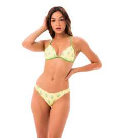 Dámske plavky 69SLAM spodný diel DESERT SCENE KHLOE CHEEKY (YBBDNE-PA) L.
Vnes do svojho dňa na pláži farbu, sebavedomie a hravosť – spodný diel dámskych plaviek 69SLAM vynikajú originálnym dizajnom, lichotivými strihmi a pohodlnými materiálmi.
Funkčné materiály, ktoré s vami držia krok
Plavky sú vyrobené z rýchloschnúcich, odolných a pružných materiálov – kombinácia nylonu a spandexu alebo polyesteru zaisťuje skvelé padnutie, pohodlie pri pohybe a dlhú životnosť.
Materiál je príjemný na dotyk a perfektne sedí, či už sa opaľujete, plávate alebo hráte plážový volejbal.
Ideálne na leto a športové aktivity
Plavky 69SLAM môžete používať:

na plávanie a opaľovanie,
na plážové športy,
v bazéne a na paddleboarde,
na festivaloch alebo pri relaxovaní v záhrade.

O značke 69SLAM
69SLAM je svetoznáma značka z Bali, ktorá prináša slobodu, hravosť a odvahu byť sám sebou do sveta plaviek, spodnej bielizne a voľnočasového oblečenia.
Ako sa starať o plavky

Pranie: Po každom použití ručne vyperte vlažnou vodou.
Sušenie: Nechajte plavky voľne uschnúť na tienistom mieste.
Žehlenie: Plavky nežehlite – vysoké teploty môžu nevratne poškodiť syntetické vlákna (nylon, polyester, spandex).

Tip: Vaše obľúbené spodné prádlo si zaslúži šetrné zaobchádzanie.