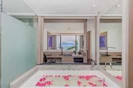 Thajsko Phuket Oceanfront Beach Resort & Spa 7 dňový pobyt Raňajky Letecky Letisko: Viedeň December 2026 (10/12/26-16/12/26)