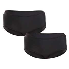 2PACK dievčenské menštruačné plavky Pietro Filipi vysoke moderate (2PUT5) 14-16 let.
Milujete vodu a plávanie?
Funkčné materiály pre maximálnu ochranu
Plavky sú vyrobené z funkčných umelých vlákien, ktoré im dodávajú potrebnú mäkkosť a pružnosť, takže sa ľahko prispôsobia vášmu telu, dobre sedia a zabraňujú úniku.
Štýlový a pohodlný dizajn
Vďaka modernému strihu s vyšším pásom sa budete cítiť pohodlne a bezpečne, aj keď máte počas menštruácie nafúknuté bruško.
Dievčenské menštruačné plavky sú vhodné pri miernej menštruácii a možno ich používať samostatne alebo v kombinácii s inými hygienickými výrobkami.
Prečo vyskúšať menštruačné plavky?

Spoľahlivá menštruačná ochrana aj vo vode: Absorpčná vrstva zachytáva tekutinu a zabraňuje úniku.
Rýchloschnúci a pohodlný materiál: Plavky sú priedušné, pružné a pohodlné na nosenie.
Ekologická alternatíva: Opakovane použiteľné menštruačné plavky šetria životné prostredie aj vašu peňaženku.

Pietro Filipi prináša jedinečnú spodnú bielizeň
Značka oblečenia Pietro Filipi má v našej krajine veľmi dobrú povesť a dlhoročnú tradíciu.
Ako sa starať o menštruačné plavky?
Aby vám plavky vydržali čo najdlhšie, riaďte sa týmito odporúčaniami:
Ako sa správne starať o nové menštruačné nohavičky/plavky

Pred prvým použitím: Pred prvým obliekaním nových menštruačných nohavičiek alebo plaviek by ste ich mali vyprať - buď ručne, alebo v práčke na šetrný program na 30 °C.
Po každom použití: Bielizeň najprv dôkladne vypláchnite v studenej vode.
Pranie: Po opláchnutí môžete nohavičky alebo plavky vyprať v práčke - ideálne v ochrannom vrecku, na šetrný program na 30 °C.
Sušenie: Menštruačná bielizeň nepatrí do sušičky ani na kúrenie.
Žehlenie: Nežehlite nohavičky ani plavky.

Tip: Keď nájdete menštruačnú bielizeň, ktorá vám sedí a je príjemná na dotyk, zaslúži si tú najlepšiu starostlivosť.
