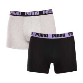 2PACK pánske boxerky Puma viacfarebné (701226387 025) XL, trenky.
Užite si dokonalú kombináciu pohodlia a moderného štýlu s pánskymi boxerkami Puma.
Kvalitný materiál, ktorý vás nesklame
Boxerky sú vyrobené z prvotriednej bavlnenej zmesi s prímesou elastanu, ktorá zaručuje ich mäkkosť, priedušnosť a pružnosť.
Moderný dizajn a presný strih na každodenné nosenie
Nadčasové farebné prevedenie si nájde miesto v šatníku každého štýlového muža.
Prečo si kúpiť boxerky Puma

Štýlový a moderný dizajn: Minimalistický vzhľad s pohodlným elastickým pásom dodáva boxerkám elegantný štýl vhodný pre každého muža.
Kvalitný materiál: Zmes bavlny a elastanu poskytuje mäkkosť, priedušnosť a odolnosť, takže boxerky sa dokonale prispôsobia vášmu telu a dlho vydržia.
Presný strih a dokonalá podpora: Dlhšie nohavice poskytujú dostatočné krytie a zabraňujú odieraniu stehien.

Spodná bielizeň Puma sa hodí nielen športovcom
Značka Puma je známa po celom svete vďaka svojmu oblečeniu a spodnej bielizni, ktorú nosia slávni športovci.
Ako sa starať o boxerky Puma
Aby vám nové boxerky dlho vydržali, odporúčame dodržiavať tieto pokyny.

Pranie: Odporúčame prať pri maximálnej teplote 40 °C, aby sa zachovala kvalita materiálu.
Žehlenie: Nežehlite, aby ste nepoškodili elastické vlákna.
Sušenie: Neodporúča sa používať sušičku, aby boxerky nestratili svoju pružnosť a tvar.

Tip: Hľadanie obľúbenej spodnej bielizne môže byť beh na dlhé trate, preto chceme, aby vám obľúbené kúsky dlho vydržali.