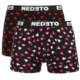2PACK pánske boxerky Nedeto Kiss and Hearts viacfarebné (2NBVL01) XL, trenky.
Zbavte sa nudy a pridajte do svojho šatníka zdravú dávku štýlu a originality!
Pohodlný materiál pre ideálne pohodlie
Boxerky sú vyrobené z mäkkého a priedušného materiálu z bavlny s prímesou elastanu, vďaka čomu sa prispôsobia vášmu telu bez toho, aby vás akokoľvek obmedzovali.
Výrazný dizajn, ktorý vás pobaví
Zábavný potlač vytvára svieži a veselý vzhľad, ktorý vám zaručene zdvihne náladu.
Prečo vyskúšať boxerky Nedeto

Naša značka Nedeto: Kvalita, ktorú sami garantujeme a testujeme.
Originálny dizajn: Hravý štýl, ktorý vás rozosmeje.
Pohodlný materiál a strih: Vhodné na každodenné nosenie, relax a voľný čas.

Česká značka Nedeto ponúka kvalitné spodné prádlo za skvelú cenu
Nielenže predávame spodné prádlo Nedeto, ale tiež stojíme za jeho výrobou.
Ako sa starať o boxerky Nedeto
Aby vaše obľúbené boxerky dlho vyzerali ako nové, odporúčame dodržiavať tieto pokyny na údržbu.

Pranie: Boxerky perte na 30 °C, najlepšie naruby.
Sušenie: Nesušte v sušičke.
Žehlenie: Áno, boxerky môžete žehliť na nízkej teplote, ideálne naruby, aby nedošlo k poškodeniu vzoru a elastických vlákien.

Tip: Staňte sa odborníkom na starostlivosť o spodnú bielizeň vďaka tipom v našom článku a poskytnite svojim obľúbeným kúskom starostlivosť, ktorú si zaslúžia.