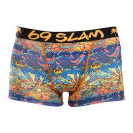 Pánske boxerky 69SLAM Hip DYSTOPIA (MSYDTP-PO) XL, trenky.
Vstúpte do sveta, kde sa pohodlie stretáva s originalitou!
Mikrovlákno, ktoré vás presvedčí na prvý dotyk
Boxerky sú vyrobené z umelých vlákien (kombinácia polyesteru a spandexu) - táto zmes vytvára dokonale mäkký, pružný a prispôsobivý materiál.
Výrazný dizajn a premyslený strih na aktívne dni
Boxerky 69SLAM vás na prvý pohľad zaujmú svojím jedinečným vzhľadom, originálnymi vzormi a príjemnými farbami.
Prečo by boxerky 69SLAM nemali chýbať vo vašom šatníku

Mikrovlákno - ľahké, elastické, rýchloschnúce.
Kratšie nohavičky, ktoré sa nikde nekrčia.
Výrazný dizajn s originálnymi vzormi.

69SLAM spodná bielizeň, ktorá vám zdvihne náladu
69SLAM je obľúbená surferská značka z Bali, ktorá oslavuje život, umenie, kreativitu, dizajn a farby v každom detaile.
Ako sa starať o boxerky 69SLAM
Dodržiavaním týchto jednoduchých krokov zabezpečíte, že vaše boxerky 69SLAM budú dlho vyzerať krásne, funkčné a pohodlné.

Pranie: Odporúčame ručné pranie vo vlažnej vode.


Sušenie: Nesuš v sušičke.


Žehlenie: Nežehliť.

Tip: Vaša obľúbená spodná bielizeň si zaslúži šetrné zaobchádzanie.