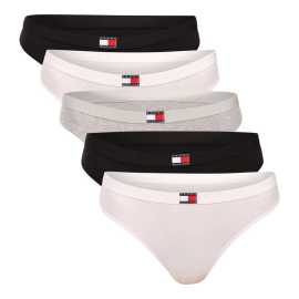 5PACK dámske tangá Tommy Hilfiger viacfarebná (UW0UW05642 0UB) L.
Hľadáte tangá, ktoré dokonale padnú väčším veľkostiam a ponúkajú štýl aj pohodlie?
Mäkká bavlna, ktorá sa prispôsobí vašim potrebám
Tanga sú vyrobené z kvalitnej bavlny s prímesou elastanu.
Nadčasový štýl, ktorý si zamilujete
Klasické farby v kombinácii s jemnou tkanou gumou, na ktorej je logo Tommy Hilfiger, dodávajú tangám športový nádych a zároveň pôsobia elegantne a žensky.
Prečo si zamilujete tangá Tommy Hilfiger

Pohodlný strih, ktorý sa prispôsobí väčším veľkostiam.
Kvalitný a priedušný bavlnený materiál.
Štýlový a zároveň praktický dizajn s elastickou gumou s ikonickým logom.

Tommy Hilfiger je značka pre všetky moderné ženy
Spodná bielizeň Tommy Hilfiger predstavuje dokonalú harmóniu medzi klasickým a moderným vzhľadom.
Ako sa starať o tangá Tommy Hilfiger
Aby vaše obľúbené tangá vydržali ako nové, odporúčame dodržiavať tieto pokyny.

Pranie: Per na 30 °C.


Sušenie: Môžeš sušiť v sušičke – zvoľ program s nízkou teplotou, ktorý chráni vlákna a elasticitu.
Žehlenie: Nežehliť – materiál je hladký a ľahko sa udržuje bez potreby žehlenia.

Tip: Staňte sa expertom na údržbu spodnej bielizne vďaka radám v našom článku a doprajte svojim obľúbeným kúskom starostlivosť, ktorú si zaslúžia.