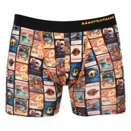 Pánske boxerky 69SLAM fit movie poster dylan (MBYMPO-PO) XL, trenky.
Vstúpte do sveta, kde sa pohodlie stretáva s originalitou!
Mikrovlákno, ktoré vás presvedčí na prvý dotyk
Boxerky sú vyrobené z umelých vlákien (kombinácia polyesteru a spandexu) - táto zmes vytvára dokonale mäkký, pružný a prispôsobivý materiál.
Výrazný dizajn a premyslený strih na aktívne dni
Boxerky 69SLAM vás na prvý pohľad zaujmú svojím jedinečným vzhľadom, originálnymi vzormi a príjemnými farbami.
Prečo by boxerky 69SLAM nemali chýbať vo vašom šatníku

Mikrovlákno - ľahké, elastické, rýchloschnúce.
Dlhšie nohavičky, ktoré zostávajú na svojom mieste.
Výrazný dizajn s originálnymi vzormi.

69SLAM spodná bielizeň, ktorá vám zdvihne náladu
69SLAM je obľúbená surferská značka z Bali, ktorá oslavuje život, umenie, kreativitu, dizajn a farby v každom detaile.
Ako sa starať o boxerky 69SLAM
Dodržiavaním týchto jednoduchých krokov zabezpečíte, že vaše boxerky 69SLAM budú dlho vyzerať krásne, funkčné a pohodlné.

Pranie: Odporúčame ručné pranie vo vlažnej vode.
Sušenie: Nesuš v sušičke.
Žehlenie: Nežehliť.

Tip: Vaša obľúbená spodná bielizeň si zaslúži šetrné zaobchádzanie.