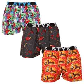 3PACK Herren Boxershorts Styx art sportlich mit Gummizug mehrfarbig (3B15245) L.
Sie suchen Shorts, die Komfort, Originalität und hochwertige Verarbeitung vereinen?
Hochwertiges Material für maximalen Komfort
Die Styx-Shorts bestehen aus 100 % Baumwolle und sind daher atmungsaktiv, leicht und angenehm zu tragen.
Stylischer Look und funktionaler Schnitt
Dank des lockeren Schnitts bieten die Shorts maximale Bewegungsfreiheit, die Sie nicht nur tagsüber, sondern auch bei sportlichen Aktivitäten schätzen werden.
Warum lieben Sie Styx-Shorts?

100% Baumwolle für hohen Tragekomfort: Atmungsaktives und bequemes Material.
Tschechische Qualität: Die Shorts werden komplett in der Tschechischen Republik hergestellt.
Lockere Passform für maximalen Komfort: Ideal für den täglichen Gebrauch und zur Entspannung.
Stilvolle Designs: Keine langweilige Schublade, sondern eine gute Dosis an Originalität und Stil.

Die tschechische Marke Styx bietet Spaß und Premiumqualität
Styx-Unterwäsche wird besonders bei denjenigen beliebt sein, denen Individualität wichtig ist.
Wie kann man sich um sie kümmern?
Damit Ihre Shorts so lange wie neu halten, empfehlen wir Ihnen, diese Richtlinien zu befolgen.

Waschen: Maschinenwäsche bei 30 °C, um die Weichheit der Baumwolle zu erhalten.
Trockner: Es ist nicht ratsam, die Shorts im Trockner zu trocknen, sondern sie frei an der Luft trocknen zu lassen.
Bügeln: Sie können die Shorts bei mittlerer Hitze bügeln, um das Material nicht zu beschädigen.

Tip: Werden Sie ein Experte für die Pflege von Unterwäsche mit den Ratschlägen in unserem Artikel und geben Sie Ihren Lieblingsstücken die Pflege, die sie verdienen.
