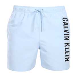 Moške kopalke Calvin Klein modre (KM0KM01004-C7S) 5XL.
Želite biti videti elegantno in hkrati uživati v največjem udobju?
Lahkoten in funkcionalen material vam zagotavlja udobje
Kopalke so izdelane iz lahkega poliestra, ki se hitro suši in je zelo trpežen.
Udobno prileganje za vsako priložnost
Kopalke Calvin Klein imajo krajše noge, zato vas ne omejujejo in pustijo vaše noge na ogled.
Zakaj v vaši garderobi ne smejo manjkati kopalke Calvin Klein

Vrhunska zasnova: Razkošen videz z ikoničnim logotipom Calvin Klein.
Material za hitro sušenje.
Odličen kroj: Kratke nogavice in elastičen pas z vrvico se bodo prilagodili vašemu telesu in zagotovili največjo svobodo gibanja.

Spodnje perilo Calvin Klein obožujejo ljudje po vsem svetu
Moško spodnje perilo Calvin Klein je ena od stalnic modne industrije.
Kako skrbeti za kopalke?
Če želite zagotoviti, da bodo vaše kopalke trajale kot nove, je pomembno, da jih pravilno negujete:

Pralnica: Priporočeno za 30 °C z blagim detergentom.
Sušenje: Ni primerno za sušenje v sušilnem stroju - najbolje je, da se posuši na zraku.
Likanje: Ne likate, material se naravno zravna.

Nasvet: Izbira kopalk, ki se vam popolnoma prilegajo in poudarjajo vaš slog, je lahko dolgotrajna.