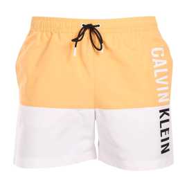 Pánske plavky Calvin Klein viacfarebné (KM0KM00994-SAN) XL.
Chcete vyzerať štýlovo a zároveň si užívať maximálne pohodlie?
Ľahký a funkčný materiál vám zaručí pohodlie
Plavky sú vyrobené z ľahkého polyesteru, ktorý rýchlo schne a je veľmi odolný.
Pohodlný strih na každú príležitosť
Plavky Calvin Klein majú kratšie nohavičky, takže vás neobmedzujú a nechajú vyniknúť vaše nohy.
Prečo by vám plavky Calvin Klein nemali chýbať v šatníku

Prémiový dizajn: Luxusný vzhľad s ikonickým logom Calvin Klein.
Rýchloschnúci materiál.
Perfektný strih: Krátke nohavičky a elastický pás so šnúrkou na stiahnutie sa vám prispôsobia a zabezpečia maximálnu voľnosť pohybu.

Spodnú bielizeň Calvin Klein milujú ľudia na celom svete
Pánska spodná bielizeň Calvin Klein patrí k stáliciam módneho priemyslu.
Ako sa starať o svoje plavky?
Aby vám plavky vydržali ako nové, je dôležité venovať im správnu starostlivosť:

Pranie: Odporúča sa pri 30 °C s jemným pracím prostriedkom.
Sušenie: Nie je vhodné sušiť v bubnovej sušičke - najlepšie je nechať ich uschnúť na vzduchu.
Žehlenie: Nežehlite, materiál sa prirodzene vyrovná.

Tip: Výber plaviek, ktoré vám dokonale padnú a zvýraznia váš štýl, môže byť behom na dlhé trate.