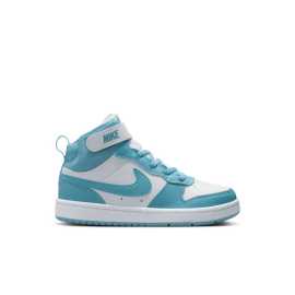 Nike Court Borough Mid 2 27,5. Klasický štýl pre malé hviezdy Celobieledetské tenisky Nike Court Borough Mid 2 spájajú retro basketbalový dizajn s moderným komfortom a sú ideálne na každodenné nosenie. Výhody  Odolný zvršok: kožený materiál poskytuje prémiový vzhľad a jednoduchú údržbu. Jednoduché obúvanie a vyzúvanie:Elastické šnúrky a pásik na suchý zips umožňujú rýchle a jednoduché obúvanie a vyzúvanie. Celodenné pohodlie: Pohodlie: Polstrovanie okolo členku a jazyka poskytuje mäkkosť a podporu počas celého dňa. Spoľahlivá trakcia: Gumová podrážka s drážkami poskytuje odolnosť a vynikajúcu priľnavosť na rôznych povrchoch.   Tento model je ideálny pre deti, ktoré chcú vyzerať štýlovo a zároveň sa cítiť pohodlne počas každodenných aktivít. Vrch - koža  Kožené vrchy nemajú konkurenciu, čo sa prispôsobivosti týka. Po pár noseniach ti bude pripadať, že boli stvorené priamo pre teba. Trošku sa navyše roztiahnu a spohodlnia, takže sa neboj, pokiaľ ti najskôr pripadajú trochu tesnejšie a tvrdšie. Koža je navyše skvelá v odolnosti a dobre sa udržuje.Podrážka - guma  S gumovou podrážkou sa proste nedá nič pokaziť. Dlho vydrží, ľahko sa čistí a má skvelú trakciu.Proma NANO impregnácia 300 mlNa trhu je mnoho produktov s takzvanou NANO technológiou, ale len máloktorý má taký vysoký podiel účinných látok ako NANO impregnácia Star Laces. Jej preukázaná účinnosť bola testovaná na všetky druhy obuvi, športového a outdoorového oblečenia, rukavíc, čiapok, tašiek, batohov, dáždnikov a stanov.Prihoď si jednu do košíka tu!
