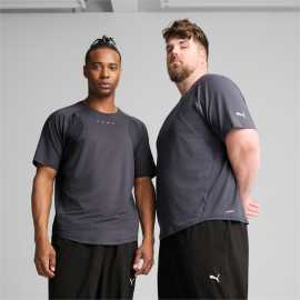 Puma CLOUDSPUN SOFT BREATHABLE TEE S. Recyklovaný polyesterPolyester je najbežnejším jednorazovým materiálom vo výrobkoch, ktorý je vyrobený z rôznych druhov odpadu, ako sú plastové fľaše a ďalšie materiály.