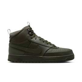 Nike Court Vision Mid 40,5. Nike Court Vision Mid Winterized - štýlové a funkčné na zimu S Nike Court Vision Mid Winterized môžete vyzerať štýlovo aj počas zimy! Tieto zimné topánky sú inšpirované 80. rokmi, ale sú pripravené na chladné mesiace vďaka odolným materiálom a extra priľnavosti na podrážke, takže sa vám nešmýkne ani na ľade. Polstrovaný golier zaručuje pohodlie a kovové šnurovanie dodáva šmrnc. Ideálne na mestské dobrodružstvá alebo prechádzky zimnou krajinou! Výhody: Vhodná na obuv, ktorá sa vyznačuje vysokou odolnosťou voči poškriabaniu a poškodeniu:  Zimná podrážka: Zlepšená trakcia pre lepšiu stabilitu. Kovové šnurovanie: štýlové a zároveň odolné. Pohodlie: Polstrovaný golier na udržanie tepla. Mestský štýl: Skvelý k akémukoľvek oblečeniu.   S týmito zimnými topánkami budete v pohodlí a štýle, nech už si pre vás zima pripraví čokoľvek!Vrch - textília a syntetika  Ponúka výhodný pomer priedušnosti a odolnosti. Textília je dobre priedušná, ale zároveň ponúka zvýšenú odolnosť proti oderu a vplyvom. Je navyše na strategických miestach spevnená syntetickými prekryvmi, ktoré topánku spevňujú, robia ju odolnejšou a chránia tvoje nohy.Podrážka - guma  S gumovou podrážkou sa proste nedá nič pokaziť. Dlho vydrží, ľahko sa čistí a má skvelú trakciu.