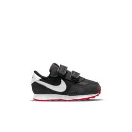 Nike MD Valiant 22. Klasika v modernom kabáte Tenisky Nike MD Valiant v juniorskej veľkosti prinášajú nadčasový dizajn inšpirovaný bežeckými modelmi z 80. rokov. Výhody  Ľahký a pohodlný - textilný zvršok so semišovými detailmi pre maximálne pohodlie. Priedušný dizajn - nohy zostanú svieže aj pri celodennom nosení. Odolná podrážka - ikonický vafľový vzor pre skvelú trakciu a stabilitu. Klasický dizajn - nadčasový štýl, ktorý sa hodí ku každému oblečeniu.  Či už ich budete nosiť do školy, na ihrisko alebo do mesta, v topánkach Nike MD Valiant sa budete cítiť pohodlne a štýlovo na každom kroku.Vrch - textília a syntetika  Ponúka výhodný pomer priedušnosti a odolnosti. Textília je dobre priedušná, ale zároveň ponúka zvýšenú odolnosť proti oderu a vplyvom. Je navyše na strategických miestach spevnená syntetickými prekryvmi, ktoré topánku spevňujú, robia ju odolnejšou a chránia tvoje nohy.Medzipodošva - Phylon  Phylon je odľahčená, nízkoprofilová a responzívnejšia verzia klasickej EVA medzipodošvy. Každý krok v týchto topánkach tak bude ľahší a energickejší.  Podrážka - guma  S gumovou podrážkou sa proste nedá nič pokaziť. Dlho vydrží, ľahko sa čistí a má skvelú trakciu.Tip: Aby ti topánky vydržali čo najdlhšie krásne a čisté, odporúčame sa o ne starať ako o bábätko. Pomôžu ti v tom výrobky na čistenie obuvi => vyskúšaj!