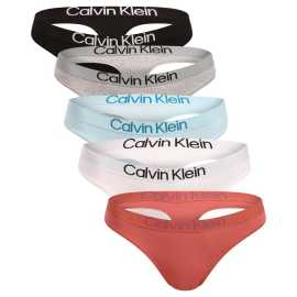 5PACK dámske tangá Calvin Klein viacfarebná (QD5331-3C9) XXL. Ikonická elegancia a maximálne pohodlie
Dodajte svojmu šatníku nádych luxusu a exkluzivity s dámskymi tangami Calvin Klein. Vďaka ich minimalistickému dizajnu a ikonickej elastickej tkanine s logom Calvin Klein si užijete štýl, ktorý je ideálny na každodenné nosenie aj špeciálne príležitosti.
Prvotriedny materiál pre celodenné pohodlie
Tanga Calvin Klein sú vyrobené z kvalitnej zmesi bavlny a umelého hodvábu, ktorá ponúka mäkkosť, priedušnosť a celodenné pohodlie na pokožke. Vďaka týmto tangám sa budete cítiť sviežo po celý deň a navyše sa vďaka elastanu dokonale prispôsobia vašej postave a ukážu váš zadoček v tom najlepšom svetle. Tanga sú zároveň odolné a zaručujú dlhú životnosť aj po mnohých praniach.
Elegantný dizajn a praktický strih
Jednoduché línie zaručujú, že tangá Calvin Klein sa budú dokonale hodiť ku každému oblečeniu. Široká vytkávaná guma v páse s ikonickým logom dodáva spodnej bielizni športový nádych. Tanga majú nižší strih, ktorý zaručuje maximálne pohodlie počas celodenného nosenia, či už ich použijete pod priliehavé šaty, na šport alebo bežné denné aktivity.
Prečo si zaobstarať tangá Calvin Klein?

Prvotriedny materiál pre maximálne pohodlie a dokonalý strih.


Nadčasový dizajn s ikonickou tkanou gumou.


Skvelá voľba na každodenné nosenie, šport a špeciálne príležitosti.

Spodnú bielizeň Calvin Klein milujú ľudia na celom svete
Výnimočná spodná bielizeň Calvin Klein patrí k stáliciam módneho priemyslu. Dámske tangá sú jedným z dôkazov, že Calvin Klein vie, ako spojiť kvalitu so štýlom. Za viac ako 50 rokov svojej existencie značka dokázala, že na trhu so spodnou bielizňou jej môže konkurovať len málokto. Ak sa chcete na svoju spodnú bielizeň spoľahnúť v každej situácii, potom chcete spodnú bielizeň Calvin Klein.
Ako sa starať o tangá Calvin Klein
Na zachovanie kvality a pohodlia postupujte podľa týchto jednoduchých krokov:

Pranie: Per na maximálnu teplotu 30 °C. Používaj jemné pracie prostriedky, ktoré sú šetrné k materiálu.


Sušenie: Tangá môžeš sušiť v sušičke na nízku teplotu, prípadne na vzduchu mimo priameho slnečného žiarenia, aby čierna farba zostala intenzívna.


Žehlenie: Žehlenie nie je nutné, čo ti ušetrí čas.

Tip: Hľadanie obľúbenej spodnej bielizne môže byť beh na dlhé trate, preto chceme, aby vám obľúbené kúsky dlho vydržali. Preto tu nájdete aj množstvo skvelých pomôcok na pranie spodnej bielizne, ako sú pracie papiere a vrecká na jemnú bielizeň.
