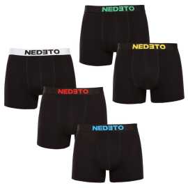 5PACK pánske boxerky Nedeto čierne (5NBC2) M, trenky. Boxerky Nedeto sú perfektná voľba pre každý deň
Objav maximálne pohodlie a štýl s týmito pánskymi boxerkami značky Nedeto v univerzálnej čiernej farbe. Sú navrhnuté tak, aby ti zaistili pohodlie počas celého dňa, či už si v práci, v posilňovni alebo doma. Ich minimalistický dizajn a kvalitné spracovanie im dodávajú nadčasový vzhľad, ktorý ocení každý moderný muž aj jeho drahá polovička.
Príjemný materiál pre tvoj maximálny komfort
Boxerky Nedeto sú vyrobené z kvalitnej zmesi bavlny a elastanu. To zaisťuje, že sú boxerky príjemné na dotyk, priedušné a zároveň dostatočne pružné, aby sa dokonale prispôsobili tvojej postave – aj preto ich ponúkame až do veľkosti 5XL. Vďaka bavlne sa boxerky postarajú o tvoje pohodlie po celý deň, zatiaľ čo elastan zaručuje, že dobre drží na svojom mieste a nestratí tvar ani po opakovanom praní.
Cenovo dostupný dizajn a štýl
Tieto čierne boxerky Nedeto majú jednoduchý, ale štýlový dizajn, ktorý sa perfektne hodí pre všetkých moderných mužov. Vytkávanú gumu v páse zdobí logo, čo dodáva boxerkám decentný a elegantný vzhľad. Dlhšie nohavičky poskytujú väčšiu oporu, čo oceníš najmä pri fyzických aktivitách. Boxerky sú ideálne ako na šport, tak aj na bežné nosenie.
Prečo by boxerky Nedeto v tvojom šatníku nemali chýbať

Vhodné na každodenné nosenie aj šport: Ideálne ako do práce, tak na relaxáciu alebo pohybové aktivity.


Dlhšie nohavičky: Poskytujú väčšie pohodlie a podporu pri pohybe.


Kvalitná elastická guma: Boxerky pevne držia na svojom mieste a sú pohodlné po celý deň.


Skvelý pomer kvality a ceny: V balení získaš niekoľko kusov štýlových a pohodlných boxeriek.

Česká značka Nedeto vsádza na kvalitu
Boxerky Nedeto u nás nosíme všetci, vyrobili sme si ich totiž sami. Nedeto je naša privátna značka, pri ktorej kladieme dôraz predovšetkým na kvalitné materiály a bezchybné spracovanie, aby si naši zákazníci mohli dopriať naozaj pohodlnú a kvalitnú spodnú bielizeň za skvelú cenu. Boxerky sú vyrobené v Turecku.
Ako sa starať o boxerky:

Pranie: Odporúčame prať na 40°C, čo je ideálna teplota na odstránenie nečistôt a udržanie kvality materiálu.


Žehlenie: Pokiaľ je treba, môžeš boxerky žehliť na nízku teplotu vhodnú pre bavlnu. Predĺžiš tým životnosť gumy aj látky.


Sušička: Nesušte v sušičke. Ideálne je sušenie na vzduchu, najlepšie v tieni, aby sa zabránilo vyblednutiu farieb.