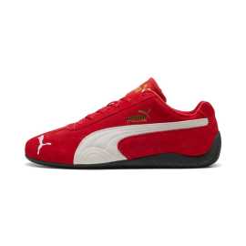 Puma Speedcat OG 37,5. Tenisky, ktoré prinášajú pretekársky štýl do ulíc V ikonických teniskách PUMA Speedcat OG sa stretáva pretekársky štýl s kultúrou streetwearu. Vďaka nízkoprofilovému strihu inšpirovanému pretekárskym štýlom, elegantným líniám a prémiovým materiálom budú tieto tenisky vaším dokonalým každodenným spoločníkom. Nezameniteľný dizajn s formstripom a semišovým zvrškom dodá šmrnc každému outfitu. Plusy: Vychádzajte z modelu s vysokým vzorom, ktorý je vhodný na nosenie:  Závodná silueta: nízky profil a elegantné línie inšpirované motoristickým športom. Prémiový semišový zvršok. Gumová podrážka: Ponúka skvelú trakciu a štýlový detail vďaka obopnutiu päty. Ikonický dizajn: legendárny PUMA formstrip pre jedinečný vzhľad.   Ovládnite ulice s pohodlím a štýlom s modelom PUMA Speedcat OG. Vneste pretekársku rýchlosť a odvážny dizajn do svojho každodenného života! Vrch - koža  Kožené vrchy nemajú konkurenciu, čo sa prispôsobivosti týka. Po pár noseniach ti bude pripadať, že boli stvorené priamo pre teba. Trošku sa navyše roztiahnu a spohodlnia, takže sa neboj, pokiaľ ti najskôr pripadajú trochu tesnejšie a tvrdšie. Koža je navyše skvelá v odolnosti a dobre sa udržuje.Podrážka - guma  S gumovou podrážkou sa proste nedá nič pokaziť. Dlho vydrží, ľahko sa čistí a má skvelú trakciu.
