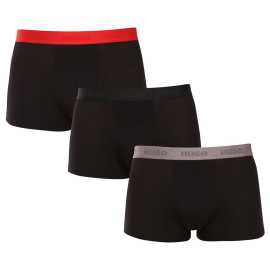 3PACK pánske boxerky HUGO čierne (50532611 009) XXL, trenky. Prémiové pohodlie a minimalistický štýl v pánskych boxerkách HUGO
Stavte na nadčasovú eleganciu a špičkový komfort s pánskymi boxerkami HUGO. Tento štýlový kúsok spodnej bielizne kombinuje jednoduchý dizajn, prémiové materiály a kvalitné spracovanie, aby ste sa cítili sebaisto každý deň. Či už idete do práce, na rande alebo do posilňovne, boxerky HUGO vás nesklamú.
Materiál, ktorý vám dokonale padne
Kombinácia vysokokvalitnej bavlny s prímesou elastanu zaručuje optimálnu kombináciu pohodlia a pružnosti. Bavlna je príjemná na dotyk, priedušná a jemná k pokožke, zatiaľ čo elastan zaručuje, že boxerky sa dokonale prispôsobia vášmu telu, netlačia a nekrčia - naopak, zvýraznia vaše prednosti a dodajú vám sebavedomie.
Štýl, ktorý hovorí sám za seba
Striedma farebnosť je vhodná pre všetkých mužov, ktorí nemajú radi módne výstrelky. Minimalistický dizajn s moderným nádychom doplní každý outfit. Elastický pás je pohodlný a udrží boxerky na svojom mieste. Boxerky majú kratšie nohavice, ktoré sa nikde nevyhrňujú, poskytujú maximálnu voľnosť pohybu a dobre sa hodia pod priliehavé nohavice. Tento strih je ideálnou voľbou na bežné nosenie, sedavé zamestnanie, cvičenie a cestovanie.
Prečo si zamilujete boxerky HUGO

Prvotriedny materiál v kombinácii bavlny a elastanu.
Elegantný dizajn v klasických farbách.
Kratšie nohavičky pre väčšie pohodlie.

Spodná bielizeň Hugo pre milovníkov pohodlia a luxusu
Značka spodnej bielizne Hugo patrí do rodiny odevov Hugo Boss a vyniká kvalitnými materiálmi a precíznym spracovaním. Spodná bielizeň Hugo je určená predovšetkým mladším zákazníkom, ktorým prináša nadčasové strihy v modernom dizajne, plné výrazných farieb a vzorov, ktoré oslovia aj tých najnáročnejších zákazníkov.
Ako sa starať o boxerky HUGO
Aby vaše obľúbené boxerky dlho vydržali, odporúčame dodržiavať tieto tipy.

Pranie: Per je pri teplote 40 °C. Používaj jemné pracie prostriedky bez bielidiel, aby sa zachovala pružnosť a intenzita farieb.
Sušenie: Boxerky môžeš sušiť v sušičke na šetrný program. Vyhni sa vysokým teplotám, ktoré môžu negatívne ovplyvniť elasticitu materiálu.
Žehlenie: Pokiaľ je potrebné, žehli ich naruby pri nižšej teplote. Tým ochrániš potlač aj gumu a predĺžiš životnosť bielizne.

Tip: Staňte sa expertom na údržbu spodnej bielizne vďaka radám v našom článku a doprajte svojim obľúbeným kúskom starostlivosť, ktorú si zaslúžia.