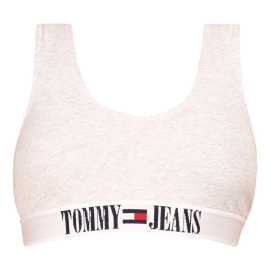 Dámska podprsenka Tommy Hilfiger sivá (UW0UW04261 PJ4) S.
Objavte kombináciu pohodlia, slobody a ikonického štýlu so športovou podprsenkou Tommy Hilfiger.
Bavlnené pohodlie na každodenné aktivity
Materiál podprsenky je mäkká a priedušná bavlna, ktorá je jemná k pokožke a ideálna na celodenné nosenie.
Štýlový dizajn, ktorý sa neomrzí
Jednoduché farebné prevedenie je elegantné a ľahko sa kombinuje s inou spodnou bielizňou a domácim oblečením.
Prečo si podprsenku Tommy Hilfiger zamilujete?

Ľahký materiál s príjemnou elasticitou, mäkký, prirodzený a pohodlný strih bez výstuží.
Minimalistický, nadčasový dizajn, štýlový lem s logom značky.
Skvelá voľba pre každodenné pohodlie bez kompromisov.

Tommy Hilfiger je značka pre všetky moderné ženy
Spodná bielizeň Tommy Hilfiger predstavuje dokonalú harmóniu medzi klasickým a moderným vzhľadom.
Ako sa starať o podprsenku Tommy Hilfiger
Aby váš nový obľúbený kúsok zostal dlho v skvelom stave, odporúčame dodržiavať tieto pokyny na starostlivosť.

Perte: Per pri maximálnej teplote 30 °C, najlepšie v ochrannom sáčku.
Sušenie: Nevhodné do sušičky - suš voľne na vzduchu, najlepšie položenú, aby si podprsenka udržala svoj tvar.
Žehlenie: Nežehliť - materiál je jemný a hladký sám o sebe, žehlenie nie je potrebné.

Tip: Staňte sa expertom na údržbu spodnej bielizne vďaka radám v našom článku a doprajte svojim obľúbeným kúskom starostlivosť, akú si zaslúžia.