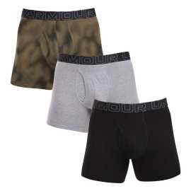 3PACK pánske boxerky Under Armour viacfarebné (1383890 390) XXL, trenky. Pohodlie pre tvoj výkon – pánske boxerky Under Armour
Keď ide o spodnú bielizeň pre aktívny životný štýl, nemal by si robiť kompromisy. Pánske boxerky Under Armour sú navrhnuté pre mužov, ktorí chcú pohodlie, funkčnosť a štýl v jednom balení. Vďaka premyslenému strihu, funkčnému materiálu a ikonickému dizajnu s výrazným vyšívaným lemom budeš pripravený na akúkoľvek výzvu – od pracovného dňa až po intenzívny tréning.
Príjemný materiál pre aktívny životný štýl
Boxerky sú vyrobené z kvalitnej zmesi bavlny, polyesteru a spandexu. Táto kombinácia prináša to najlepšie z oboch svetov – prírodnú mäkkosť a priedušnosť bavlny doplnenú o rýchloschnúce vlastnosti polyesteru a pružnosť spandexu. Výsledkom je ľahký, pohodlný a odolný materiál, ktorý drží tvar a odvádza vlhkosť od pokožky.
Funkčný dizajn pre štýlových mužov
Jednoduchý, ale výrazný vzhľad s dominantným vytkaným pásom s logom v kontrastnej farbe dodáva boxerkám športový a moderný charakter. Strih s dlhšími nohavičkami poskytuje oporu, zabraňuje treniu stehien a zároveň dodáva pocit istoty pri každom pohybe. Jedinečné vlastnosti boxeriek Under Armour zaručia, že sa stanú tvojím obľúbeným kúskom nielen na šport, ale aj na bežné nosenie.
Prečo by si mal vyskúšať boxerky Under Armour

Vyvážená zmes materiálov: Priedušný, rýchloschnúci a elastický materiál s príjemným pocitom na tele.
Dlhšie nohavice a športový strih: Maximálny komfort bez trenia a s plnou voľnosťou pohybu.
Výrazný dizajn s logom Under Armour: Štýl, ktorý vás bude baviť každý deň.

Spodná bielizeň Under Armour vás podporí pri akejkoľvek aktivite
Spodná bielizeň Under Armour je navrhnutá tak, aby ti umožnila podávať životné výkony – a nezáleží na tom, či sa chystáš na horolezeckú výpravu alebo na náročnú pracovnú schôdzku. Boxerky, nohavičky aj podprsenky si našli svoje miesto v miliónoch zásuviek so spodnou bielizňou po celom svete. Značka Under Armour je zárukou dokonalé funkčnosti, prepracovaných strihov a kvalitných materiálov, ktoré sa dobre nosia.
Ako sa starať o boxerky Under Armour
Aby ti obľúbené boxerky vydržali dlho v perfektnom stave, odporúčame dodržiavať nasledujúce pokyny.

Pranie: Per boxerky na 30 ° C, ideálne naruby. Používaj jemné pracie prostriedky, ktoré šetria ako farbu, tak pružnosť materiálu. Nepoužívaj aviváž - znižuje priedušnosť a funkčnosť vlákien.
Sušenie: Neodporúčame sušiť v sušičke – vysoké teploty by mohli poškodiť elastické vlákna a skrátiť životnosť produktu. Najlepšie je sušenie na vzduchu v tieni.
Žehlenie: Nežehli – boxerky to nepotrebujú, a žehlením by si mohol poškodiť štruktúru materiálu.

Tip: Tvoje obľúbené spodné prádlo si zaslúži jemné zaobchádzanie. A pretože chceme, aby ti vydržalo čo najdlhšie, ponúkame aj množstvo doplnkov na pranie, ktoré sa postarajú o dokonalú čistotu a ochranu materiálu.