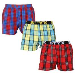3PACK pánske trenky Styx športová guma viacfarebné (3B10123) XL, trenírky. Pánske šortky Styx ponúkajú českú kvalitu a maximálne pohodlie
Hľadáte šortky, ktoré v sebe spájajú štýl, pohodlie a prvotriednu kvalitu? Potom sú tieto šortky Styx určené práve pre vás! Poskytnú vám dokonalú priedušnosť a pohodlie na každodenné nosenie. Vďaka prepracovanému strihu perfektne sedia a sú vhodné nielen na bežné nosenie, ale zvládnu aj náročnejšie športové aktivity alebo domáci relax.
Vysokokvalitná bavlna pre dokonalé pohodlie
Šortky sú vyrobené z prvotriednej 100 % bavlny, ktorá je nielen mäkká na dotyk, ale aj úžasne priedušná. To znamená, že sa budete cítiť sviežo a pohodlne aj pri celodennom nosení. Bavlna je navyše hypoalergénna, čo ocenia aj ľudia s citlivejšou pokožkou. Tento materiál je tiež dostatočne odolný, aby vydržal časté pranie a stále si zachoval svoju mäkkosť a žiarivé farby.
Klasický strih a moderný vzhľad
Vďaka voľnému strihu sa v týchto šortkách budete cítiť úplne pohodlne, pretože poskytujú dostatok priestoru na prirodzený pohyb. Pevná, ale pohodlná tkaná guma s logom Styx dodáva šortkám moderný, športový vzhľad a zároveň zabezpečuje, že spodná bielizeň zostane dokonale na svojom mieste. Obľúbený károvaný vzor je nadčasový a nikdy nevyjde z módy, takže šortky sa skvele hodia do každého šatníka.
Prečo by ste určite mali vyskúšať šortky Styx

100 % bavlna pre maximálne pohodlie: Šortky sú vyrobené z vysokokvalitnej bavlny, ktorá je mäkká, priedušná a jemná k pokožke, čo zaručuje pohodlie počas celého dňa.
Športový tkaný elastický: Pevná, ale pohodlná guma s logom Styx drží šortky na mieste bez nepríjemného zarezávania alebo uvoľňovania.
Česká výroba a kvalitné spracovanie: Styx je tradičná česká značka, ktorá sa pýši precíznym spracovaním, odolnosťou a dlhou životnosťou výrobkov.

Česká značka Styx ponúka zábavu aj prvotriednu kvalitu
Spodnú bielizeň Styx si obľúbia najmä tí, pre ktorých je dôležitá individualita. Trenírky Styx hrajú všetkými farbami a okamžite vám zdvihnú náladu a sebavedomie. Okrem toho sa môžete tešiť aj na prvotriedne materiály a spracovanie. Farebné pánske spodky Styx sú skvelou voľbou aj ako darček, pretože nimi jednoducho nemôžete nič pokaziť. Navyše sú kompletne ušité v Českej republike.
Ako sa starať o šortky Styx?
Aby ste si šortky udržali dlho v skvelej kondícii, odporúčame dodržiavať tieto tipy.

Pranie: Odporúčame prať pri teplote 30 °C, aby si bavlna zachovala svoju mäkkosť a farby zostali sýte.
Sušička: Sušenie v sušičke sa neodporúča, aby sa materiál nezrazil. Najlepšie je šortky sušiť na vzduchu.
Žehlenie: Bavlnu je možné žehliť, ale odporúča sa nižšia teplota, aby nedošlo k poškodeniu látky.

Tip: Staňte sa expertom na údržbu spodnej bielizne vďaka radám v našom článku a doprajte svojim obľúbeným kúskom starostlivosť, ktorú si zaslúžia.
