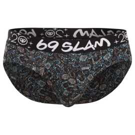 Pánske slipy 69SLAM Andreas hip bamboo SKULLER (MBFSUR-BB) XXL. Pánske boxerky 69SLAM fit bamboo
Bielizeň značky 69SLAM má výhodu oproti konkurencii. Tou výhodou sú luxusné bambusové boxerky vyrobené zlúčením 68 % bambusu, 27 % bavlny a 5 % spandexu do jedného kusu látky. V tomto prípade boxerky vo variante fit sú neuveriteľne príjemné a to nielen na dotyk, ale hlavne pri nosení. Sú také ľahučké, že vlastne ani necítite, že ich máte na tele. A luxusnú bielizeň nemáte cítiť! Vďaka zložke „Bamboo Khun“ majú vlákna prirodzené antibakteriálne a antistatické vlastnosti. Áno, táto látka 21. storočia vytvára na pokožke prirodzené prostredie. Oproti ostatným materiálom dokáže absorbovať až 3× viac vlhkosti. Bambus je vďaka veľmi rýchlemu rastu úžasným obnoviteľným zdrojom, pri pestovaní ktorého nie je potrebné používať pesticídy a hnojivá. Takže ako bonus šetríme životné prostredie.