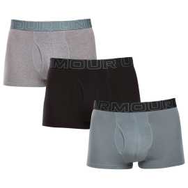 3PACK pánske boxerky Under Armour viacfarebné (1383891 053) 3XL, trenky. Pohodlie pre tvoj výkon – pánske boxerky Under Armour
Keď ide o spodnú bielizeň pre aktívny životný štýl, nemal by si robiť kompromisy. Pánske boxerky Under Armour sú navrhnuté pre mužov, ktorí chcú pohodlie, funkčnosť a štýl v jednom balení. Vďaka premyslenému strihu, funkčnému materiálu a ikonickému dizajnu s výrazným vyšívaným lemom budeš pripravený na akúkoľvek výzvu – od pracovného dňa až po intenzívny tréning.
Príjemný materiál pre aktívny životný štýl
Boxerky sú vyrobené z kvalitnej zmesi bavlny, polyesteru a spandexu. Táto kombinácia prináša to najlepšie z oboch svetov – prírodnú mäkkosť a priedušnosť bavlny doplnenú o rýchloschnúce vlastnosti polyesteru a pružnosť spandexu. Výsledkom je ľahký, pohodlný a odolný materiál, ktorý drží tvar a odvádza vlhkosť od pokožky.
Funkčný dizajn pre štýlových mužov
Jednoduchý, ale výrazný vzhľad s dominantným vytkaným pásom s logom v kontrastnej farbe dodáva boxerkám športový a moderný charakter. Strih s dlhšími nohavičkami poskytuje oporu, zabraňuje treniu stehien a zároveň dodáva pocit istoty pri každom pohybe. Jedinečné vlastnosti boxeriek Under Armour zaručia, že sa stanú tvojím obľúbeným kúskom nielen na šport, ale aj na bežné nosenie.
Prečo by si mal vyskúšať boxerky Under Armour

Vyvážená zmes materiálov: Priedušný, rýchloschnúci a elastický materiál s príjemným pocitom na tele.
Dlhšie nohavice a športový strih: Maximálny komfort bez trenia a s plnou voľnosťou pohybu.
Výrazný dizajn s logom Under Armour: Štýl, ktorý vás bude baviť každý deň.

Spodná bielizeň Under Armour vás podporí pri akejkoľvek aktivite
Spodná bielizeň Under Armour je navrhnutá tak, aby ti umožnila podávať životné výkony – a nezáleží na tom, či sa chystáš na horolezeckú výpravu alebo na náročnú pracovnú schôdzku. Boxerky, nohavičky aj podprsenky si našli svoje miesto v miliónoch zásuviek so spodnou bielizňou po celom svete. Značka Under Armour je zárukou dokonalé funkčnosti, prepracovaných strihov a kvalitných materiálov, ktoré sa dobre nosia.
Ako sa starať o boxerky Under Armour
Aby ti obľúbené boxerky vydržali dlho v perfektnom stave, odporúčame dodržiavať nasledujúce pokyny.

Pranie: Per boxerky na 30 ° C, ideálne naruby. Používaj jemné pracie prostriedky, ktoré šetria ako farbu, tak pružnosť materiálu. Nepoužívaj aviváž - znižuje priedušnosť a funkčnosť vlákien.
Sušenie: Neodporúčame sušiť v sušičke – vysoké teploty by mohli poškodiť elastické vlákna a skrátiť životnosť produktu. Najlepšie je sušenie na vzduchu v tieni.
Žehlenie: Nežehli – boxerky to nepotrebujú, a žehlením by si mohol poškodiť štruktúru materiálu.

Tip: Tvoje obľúbené spodné prádlo si zaslúži jemné zaobchádzanie. A pretože chceme, aby ti vydržalo čo najdlhšie, ponúkame aj množstvo doplnkov na pranie, ktoré sa postarajú o dokonalú čistotu a ochranu materiálu.