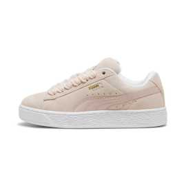 Puma Suede XL 36. Puma Suede XL: Legenda v nadmernej verzii Puma Suede XL dvíha latku pre legendárny Suede. Stále máš tú kôstkovú semišovú podrážku a klasický strih, ale teraz to celý dopĺňa extra vypchávka pre maximálne pohodlie a byteľnejšia podrážka pre fresh look. Suede XL je topka pre všetkých, ktorí chcú štýlovky a pohodlný kôstky s retro vibom. Či už váľaš mesto, ideš na prechádzku alebo chilluješ v parku, so Suede XL budeš vyzerať fresh a cítiť sa bosky.Vrch - koža  Kožené vrchy nemajú konkurenciu, čo sa prispôsobivosti týka. Po pár noseniach ti bude pripadať, že boli stvorené priamo pre teba. Trošku sa navyše roztiahnu a spohodlnia, takže sa neboj, pokiaľ ti najskôr pripadajú trochu tesnejšie a tvrdšie. Koža je navyše skvelá v odolnosti a dobre sa udržuje.Podrážka - guma  S gumovou podrážkou sa proste nedá nič pokaziť. Dlho vydrží, ľahko sa čistí a má skvelú trakciu.