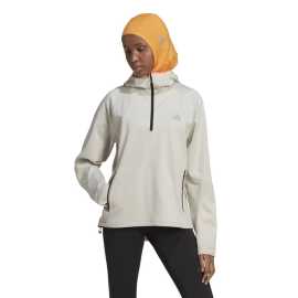 adidas X-City COLD.RDY Running Cover-Up M. Zostaňte v teple, aj keď fúka vietor Športový top navrhnutý na chladnejšie dni, ktorý kombinuje izoláciu s priedušnosťou - ideálny na mimosezónny beh alebo intenzívny tréning pri nižších teplotách. Výhody   Technológia COLD.RDY - udržiava teplo, ale zároveň odvádza vlhkosť. Predohnuté lakte - lepšia voľnosť pohybu. Predné sieťované vrecká - dostatok priestoru na drobnosti. Reflexné detaily pre lepšiu viditeľnosť v tmavších častiach dňa. Materiál: 100% polyester.          Vyberte si ho, keď chcete vrchný diel, ktorý vás ochráni pred chladom, ale nenechá vás spomaliť.            Funkční vlákno, které výborně vstřebává tělesnou vlhkost a odvádí pot. Díky mikrodrážkám na jeho povrchu je vlhkost efektivně odváděna na vnější stranu materiálu, kde se rychle odpařuje, a pokožka tak zůstává suchá a v pohodlí. Tato vlastnost umožňuje materiálu zajišťovat dokonalou regulaci tělesné teploty.