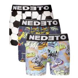 3PACK detské boxerky Nedeto viacfarebné (3NBDV2) 6-8 let, trenky. Zábava, pohodlie a kvalita pre malých nezbedníkov – detské boxerky Nedeto
Dopraj svojmu dieťaťu pohodlie a štýl, ktoré si zaslúži.Tieto veselé detské boxerky od značky Nedeto, ktorá je našou vlastnou značkou, spájajú atraktívny dizajn s prvotriednou kvalitou.Vďaka hravým vzorom a pohodlnému strihu sa stanú obľúbeným kúskom v šatníku každého malého dobrodruha – či už na ihrisku, doma alebo v škole.
Pohodlný materiál pre každý deň
Bavlna a elastan – to je osvedčená kombinácia, ktorá zaručuje maximálne pohodlie.Bavlna je príjemná na dotyk, priedušná a šetrná k detskej pokožke.Prímiešanie elastanu zaisťuje, že sa boxerky krásne prispôsobia pohybu dieťaťa a držia tvar aj po opakovanom praní.Ideálne pre celodenné nosenie bez obmedzení.
Veselé motívy, ktoré si deti zamilujú
Každé balenie prináša mix zábavných a farebných potlačí.Tieto boxerky rozhodne nie sú nudné!Hravý dizajn zaujme deti na prvý pohľad a dodá každému outfitu štipku originality.Vytkávaná guma s výrazným logom NEDETO nielen dobre vyzerá, ale tiež skvele drží.Boxerky majú priliehavý, ale pohodlný strih s krátkou nohavičkou.Perfektne padnú a nikde netlačia – to ocenia nielen deti, ale aj rodičia.Pás je z mäkkej vytkávanej gumy, ktorá neškrtí a zároveň drží na mieste.
Pre aké príležitosti sú ideálne?
Detské boxerky Nedeto sú ako stvorené pre:

každodenné nosenie do školy alebo škôlky,
športové aktivity (napr. telesná výchova, tréningy, voľnočasové pohybové krúžky),
domáce leňošenie aj behanie vonku,
cestovanie a prespávanie u kamarátov.

Ako sa starať o detské boxerky Nedeto:

Pranie: Per boxerky naruby na maximálne 30 °C.Používaj jemný prací prostriedok bez bielidiel, ideálne určený na farebnú bielizeň.Tým zachováš farby aj pružnosť materiálu.
Sušenie:Nesuš boxerky v sušičke.Vysoké teploty môžu poškodiť elastické vlákna a skrátiť životnosť bielizne.
Žehlenie: Žehlenie obvykle nie je nutné.Ak však budeš chcieť bielizeň prežehliť, nastav nízku teplotu a vždy žehlite naruby.Vyhneš sa tak poškodeniu potlačí aj gumy v páse.

.