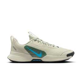 Nike Juniper Trail 3 47,5. Nike Juniper Trail 3 - Spoľahlivý partner pre vaše dobrodružstvá na chodníku Zoznámte sa s bežeckou obuvou Nike Juniper Trail 3 , ktorá je určená pre nadšencov trailov, ktorí hľadajú maximálne pohodlie, stabilitu a odolnosť. Táto obuv vás podrží v najťažšom teréne s istotou a ľahkosťou. Výhody   Odolný zvršok: Vyrobený z kombinácie syntetických materiálov a priedušnej sieťoviny pre optimálnu ventiláciu a odolnosť voči vplyvom počasia. Pohodlná medzipodrážka: Plne penová medzipodrážka poskytuje mäkké odpruženie a pohodlie pri každom kroku. Vynikajúca trakcia: Podrážka Nike Trail ATC je vyrobená zo špeciálnej zmesi, ktorá poskytuje vynikajúcu priľnavosť na rôznych povrchoch vrátane mokrého terénu. Stabilita a podpora: Flexibilný systém v strednej časti chodidla spája zvršok s medzipodrážkou, čím zvyšuje podporu a stabilitu počas behu.   Vydajte sa na objavovanie nových trás s modelom Nike Juniper Trail 3 a posuňte svoj terénny beh na úplne novú úroveň.  Horná Sieťovina. Je taká ľahká, že ani nebudete vedieť, že ju máte na sebe. A okrem toho vám poskytne potrebnú oporu presne tam, kde ju potrebujete.Medzipodrážka  Penová medzipodrážka je ako vankúš pre vaše nohy - mäkká, pružná a pripravená tlmiť akýkoľvek náraz. Vďaka nej sa budete cítiť, akoby ste bežali na obláčiku, aj keď asfalt pod nohami nie je práve najjemnejší. Navyše vracia energiu, takže vás pri každom kroku trochu nakopne vpred!Podrážka - guma  S gumovou podrážkou sa proste nedá nič pokaziť. Dlho vydrží, ľahko sa čistí a má skvelú trakciu.Technológia Nike Trail ATC ( All Terrain Compound) je špeciálne navrhnutá gumová zmes, ktorá sa používa na podrážkach trailových topánok Nike. Táto zmes poskytuje vynikajúcu priľnavosť a odolnosť na rôznych povrchoch vrátane mokrého terénu. Vďaka nej sa môžete spoľahnúť na stabilitu a trakciu pri behu v náročných podmienkach.
