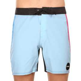 Pánske plavky Rip Curl nadrozmer viacfarebné (035MBO-90) 3XL. Pánske plavky Rip Curl - športový štýl a maximálne pohodlie
Ak hľadáte pohodlné, funkčné a štýlové plavky, pánske šortky Rip Curl sú tou správnou voľbou! Táto obľúbená surferská značka kombinuje moderný dizajn, skvelý strih a vysokokvalitné materiály, ktoré vám zabezpečia pohodlie vo vode aj na súši.
Ľahký a elastický materiál pre maximálne pohodlie
Plavky sú vyrobené z kvalitných umelých vlákien, vďaka čomu sú ľahké, elastické a rýchloschnúce. Vďaka tomu sa prispôsobia každému pohybu a udržia vás v pohodlí aj počas celodenného nosenia. Sieťovinová podšívka vám zaistí pohodlie aj počas náročnejších aktivít, plavky nikde netlačia a poskytujú vám pohodlnú voľnosť.
Skvelý strih a praktické detaily
Športový strih týchto plaviek vám poskytuje dokonalú voľnosť pohybu, takže sa budete cítiť pohodlne pri akejkoľvek aktivite. Elastický pás so šnúrkou na stiahnutie sa dokonale prispôsobí vašej postave a zaistí bezpečné a pohodlné nosenie počas celého dňa. Plavky sú navyše vyrobené z odolného materiálu, ktorý je ideálny na časté nosenie a aktívny pohyb, takže sa na ne môžete spoľahnúť pri plávaní, vodných športoch alebo letnom relaxe.
Prečo by vám plavky Rip Curl nemali chýbať v šatníku

Pružný a rýchloschnúci materiál: Kvalitné umelé vlákna pre pohodlie a voľnosť pohybu.
Športový strih a elastický pás: Perfektne sedí a drží na mieste aj pri aktívnom pohybe.
Odolnosť a funkčnosť: Ideálne pre šport, vodné aktivity aj každodenné letné nosenie.

Značka Rip Curl prináša spodnú bielizeň pre aktívnych mužov
Austrálska značka Rip Curl vyrába plavky a konkrétne pánske plavky a plavecké šortky už od 70. rokov minulého storočia. Začínali ako výrobcovia výrobkov pre surferov, ale ich farebné plavky si postupne obľúbili všetci, muži aj ženy. Pri všetkých ich kúskoch sa môžete spoľahnúť na svieži vzhľad, prepracovaný strih a kvalitné materiály, ktoré vám zabezpečia bezstarostné leto.
Ako sa starať o plavky Rip Curl?
Aby ste si plavky udržali v skvelej kondícii čo najdlhšie, odporúčame:

Pranie: Na 30 °C s jemným pracím prostriedkom, ktorý chráni elasticitu materiálu.
Sušenie: Nevhodné do sušičky, najlepšie je nechať ich uschnúť voľne na vzduchu.
Žehlenie: Nežehliť, materiál je odolný proti pokrčeniu.

Tip: Výber plaviek, ktoré vám dobre padnú a zvýraznia váš štýl, môže byť beh na dlhé trate. Aby sme vám uľahčili rozhodovanie, zostavili sme zoznam najobľúbenejších štýlov, z ktorých si určite vyberiete.
