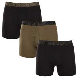 3PACK pánske boxerky Under Armour viacfarebné (1383889 005) M, trenky. Pánske boxerky Under Armour pre maximálny výkon a pohodlie
Ak hľadáte spodnú bielizeň, ktorá vám poskytne skvelú oporu pri športe aj každodennom nosení, potom sú boxerky Under Armour tou správnou voľbou! Moderné materiály a dlhšie nohavičky zaistia celodenné pohodlie všetkým aktívnym mužom, ktorí sa chcú na svoju spodnú bielizeň stopercentne spoľahnúť.
Prvotriedna zmes materiálov pre maximálne pohodlie
Boxerky Under Armour sú vyrobené zo zmesi bavlny a umelých vlákien, čo im dodáva priedušnosť, pružnosť a príjemný pocit na pokožke. Táto kombinácia materiálov je ideálna na každodenné nosenie a športové aktivity, pretože pomáha odvádzať pot a zabezpečuje rýchle schnutie. Boxerky sú ľahké, elastické a dokonale sedia bez zbytočného zväzovania.
Tkaná guma a dlhšie nohavice pre väčšie pohodlie a ochranu
Pružný elastický pás s logom Under Armour drží boxerky bezpečne na svojom mieste bez toho, aby tlačili alebo zaborili. Dlhšie nohavice zvyšujú pohodlie, nezhrňujú sa a pomáhajú predchádzať odieraniu stehien pri pohybe a dlhom sedení v práci alebo v aute.
Prečo si vybrať boxerky Under Armour?

Skvelá kombinácia materiálov: Funkčné materiály zaisťujú maximálne pohodlie.
Dlhšie nohavice: Skvelá podpora a pohodlie počas celého dňa.
Ideálne na šport a bežné nosenie: Funkčný dizajn, priedušné materiály a dokonalý strih.

Spodná bielizeň Under Armour pre aktívny životný štýl
Značku Under Armour založil bývalý hráč amerického futbalu Kevin Plank, ktorý bol nespokojný so svojím športovým oblečením, ktoré sa ľahko potilo a rozhodne nevonia. Dnes športové oblečenie a spodnú bielizeň Under Armour nosia svetové hviezdy vo všetkých športoch a teraz môžete byť jedným z nich. Keď si ich prvýkrát vyskúšate, ohromia vás prepracované strihy a kvalitné materiály, ktoré podporia váš výkon.
Ako sa starať o boxerky Under Armour?
Aby ste mali istotu, že vaše boxerky zostanú dlho v skvelom stave, odporúčame dodržiavať tieto pokyny.

Pranie: Odporúčame prať pri teplote 30 °C, aby sa zachovala elasticita a farba.
Sušenie: Neodporúčame, sušte na vzduchu, aby ste zabránili poškodeniu vlákien.
Žehlenie: Nežehlite, materiál je prirodzene odolný voči pokrčeniu.

Tip: Športová bielizeň si zaslúži šetrné zaobchádzanie. A pretože chceme, aby vaša obľúbená spodná bielizeň dlho vydržala, ponúkame aj množstvo doplnkov na pranie, aby bol materiál dokonale čistý a chránený.