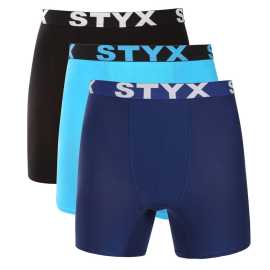 3PACK pánske boxerky Styx long športová guma viacfarebné (3UN09089) M, trenky. Pohodlie bez kompromisov v boxerkách od českej značky Styx
Doprajte si pohodlie, ktoré vydrží celý deň, s pánskymi boxerkami Styx. Tieto pánske boxerky s predĺženými nohavicami a športovou gumou sú ideálnou voľbou na každodenné nosenie a výnimočný športový výkon. Navyše sa môžete spoľahnúť na tradičnú českú kvalitu, ktorá vás nikdy nesklame.
Kvalitný materiál pre maximálne pohodlie
Boxerky sú vyrobené z prvotriednej zmesi bavlny a umelých vlákien. Bavlna je priedušná a jemná k pokožke, zatiaľ čo modal dodáva materiálu hodvábnu jemnosť a odolnosť voči opotrebovaniu. Vďaka elastanu sa boxerky prispôsobia vášmu telu a zabezpečia úplnú voľnosť pohybu bez akýchkoľvek obmedzení. Táto kombinácia materiálov zabezpečuje dokonalú rovnováhu medzi pohodlím, funkčnosťou a odolnosťou.
Praktický dizajn a česká precíznosť
Boxerky Styx majú predĺžené nohavičky, ktoré poskytujú dodatočnú oporu a zabraňujú odieraniu stehien, čo oceníte pri športe a dlhom sedení v kancelárii alebo v aute. Športový elastický pás s logom Styx drží boxerky na svojom mieste, netlačí a dodáva im moderný vzhľad. Klasické farebné prevedenie dodá vášmu šatníku nadčasovú eleganciu a svieži štýl.
Prečo si vybrať boxerky Styx

Česká kvalita: Navrhnuté a vyrobené v Českej republike, čo zaručuje najvyššiu kvalitu spracovania.
Prémiové materiály: Kombinácia bavlny, modalu a elastanu pre maximálne pohodlie.
Univerzálny dizajn: Predĺžené nohavice a štýlové športové elastické nohavice na každú príležitosť.

Spodná bielizeň Styx je jednou z najobľúbenejších
Česká značka Styx je medzi zákazníkmi známa najmä vďaka svojej spodnej bielizni s neotrelými vzormi vo výrazných farbách. Hlavným dôvodom obľúbenosti značky sú však jej pohodlné materiály a skvelé strihy, ktoré sme vyskúšali na vlastnej koži. Značka Styx patrí medzi naše privátne značky a za kvalitu našich výrobkov dáme ruku do ohňa.
Ako sa mám starať o svoje boxerky Styx?

Pranie: Per je na 30 °C s jemným pracím prostriedkom, aby materiál zostal hebký a príjemný.
Sušenie: Sušička sa neodporúča, boxerky sušte voľne na vzduchu, aby si zachovali svoj tvar.
Žehlenie: V prípade potreby žehlite pri nízkej teplote, aby si materiál zachoval svoju mäkkosť.

Tip: Staňte sa expertom na údržbu spodnej bielizne vďaka tipom v našom článku a doprajte svojim obľúbeným kúskom starostlivosť, ktorú si zaslúžia.
